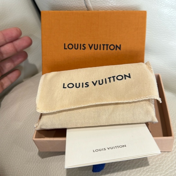 Authentic LV 6 Key holder! Damier ebene with pink inside! - Picture 3 of 17